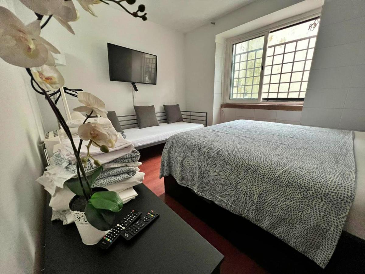 Room In Queluz 11 Minutes From Lisbon Esterno foto